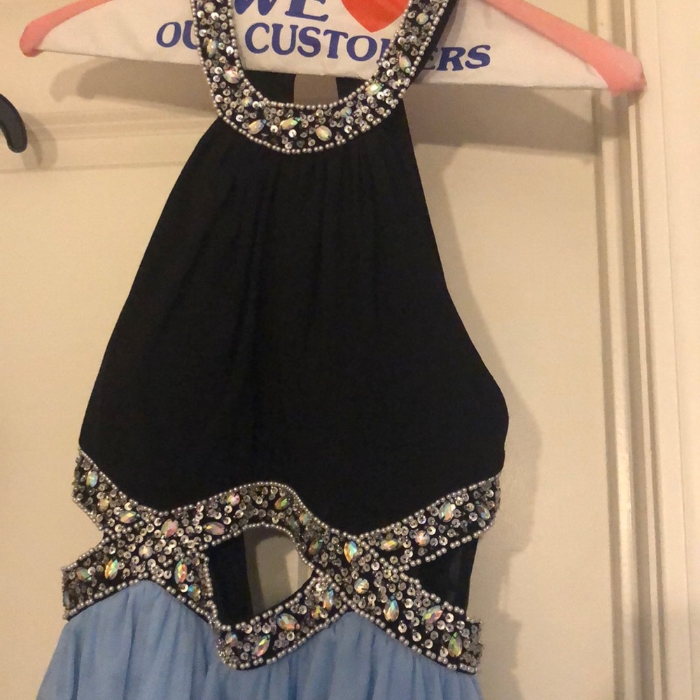 Dress - Picture 4 of 4